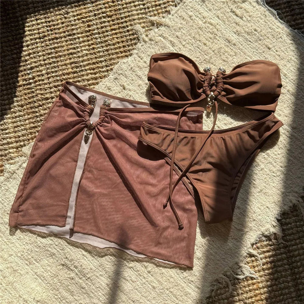 Biquíni com Saída de Praia e Detalhes em Anel