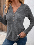 Blusa Canelada com Decote V e Botões Elegantes