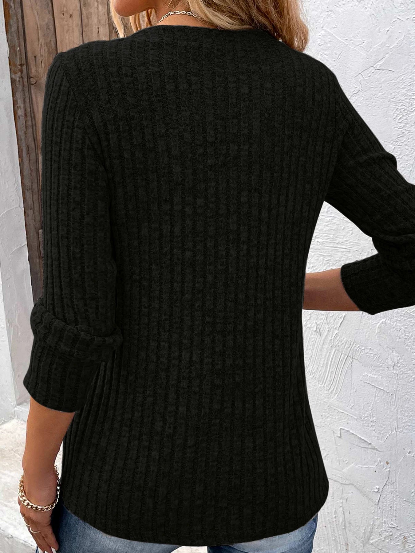 Blusa Canelada com Decote V e Botões Elegantes