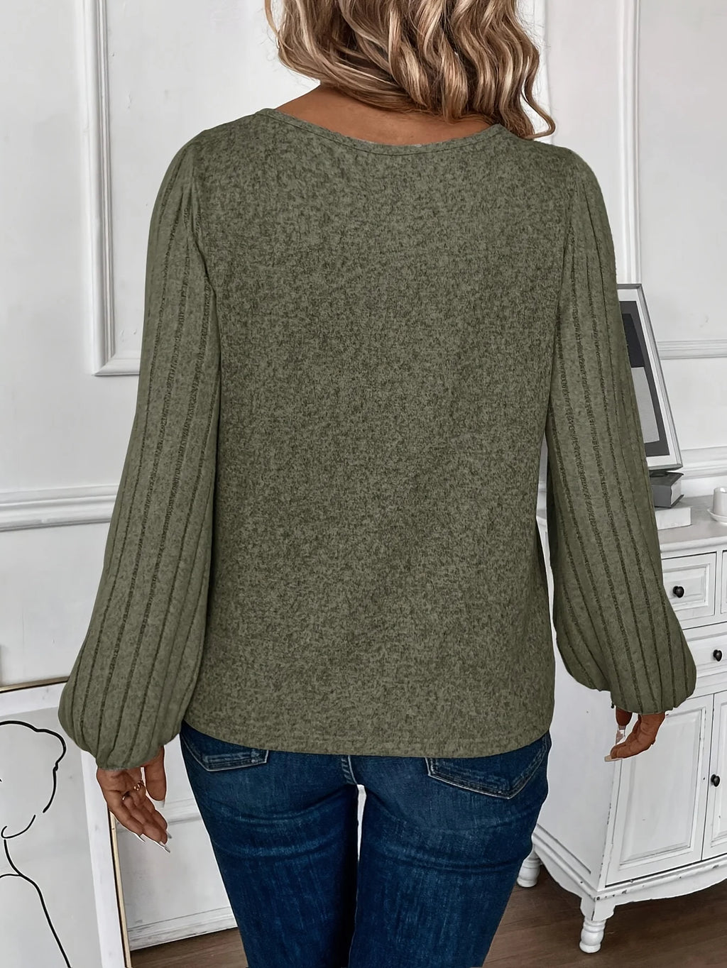 Blusa Feminina Verde com Decote V e Mangas Longas