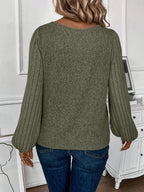 Blusa Feminina Verde com Decote V e Mangas Longas