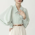 Blusa Feminina com Gola e Recortes 1