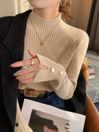 Blusa Tricô Gola Alta com Botões Elegantes