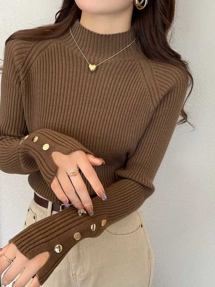 Blusa Tricô Gola Alta com Botões Elegantes