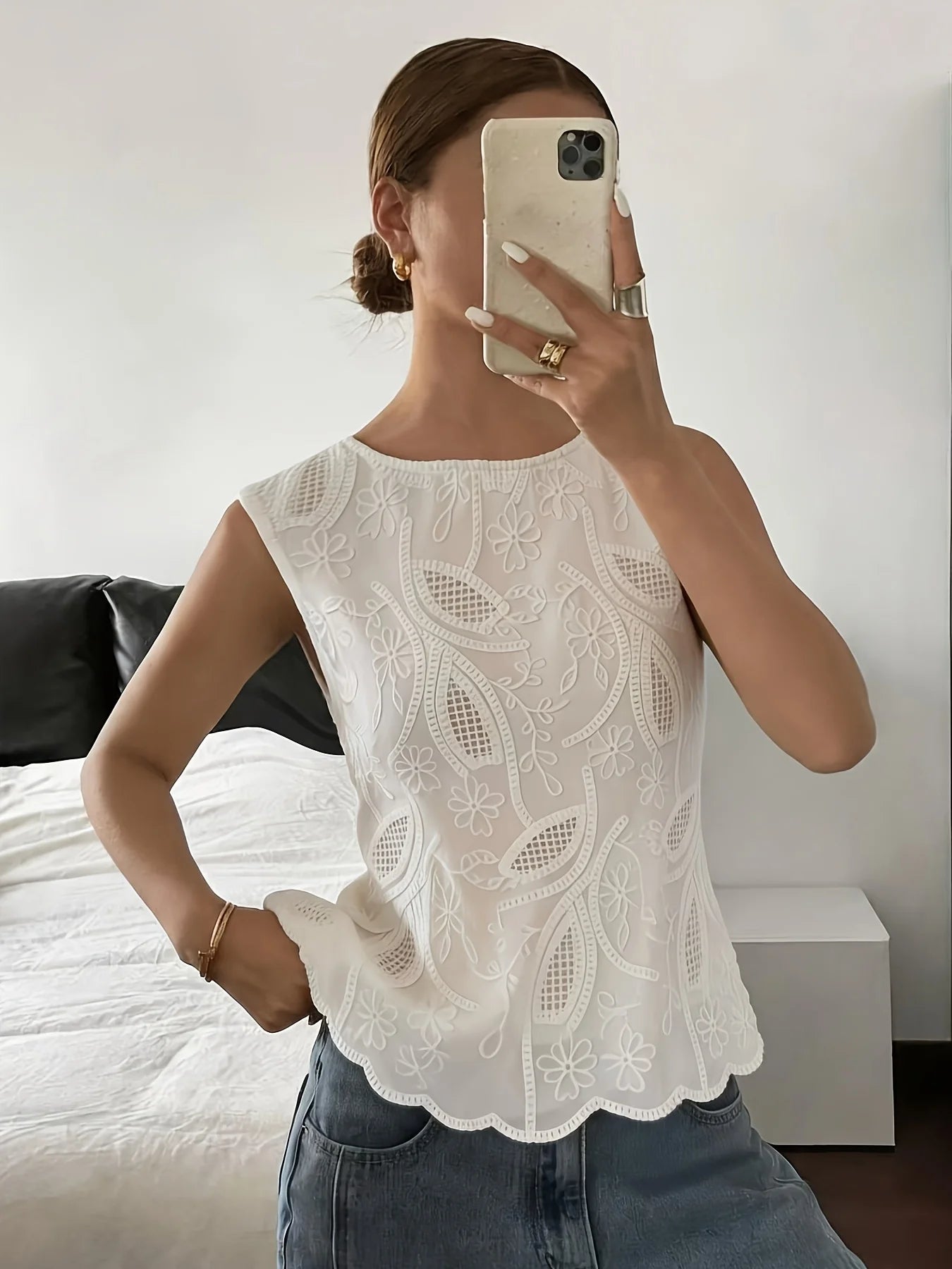 Blusa feminina branca de modelagem soltinha