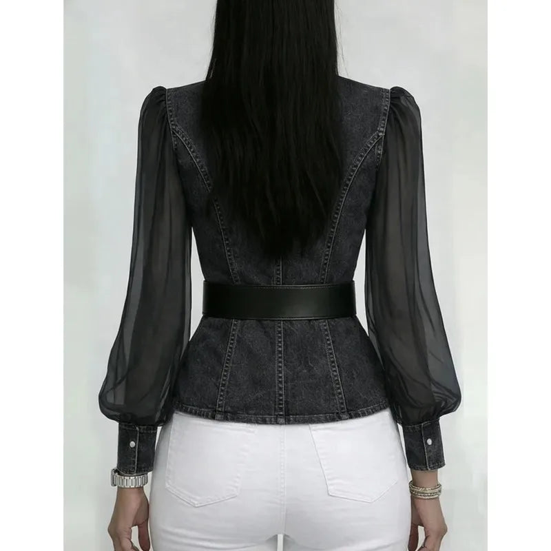 Blusa feminina com mangas em tule vista de costas