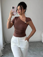 Blusa feminina marrom ajustada vista frontal