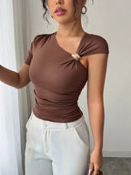 Blusa marrom feminina manga curta detalhe dourado