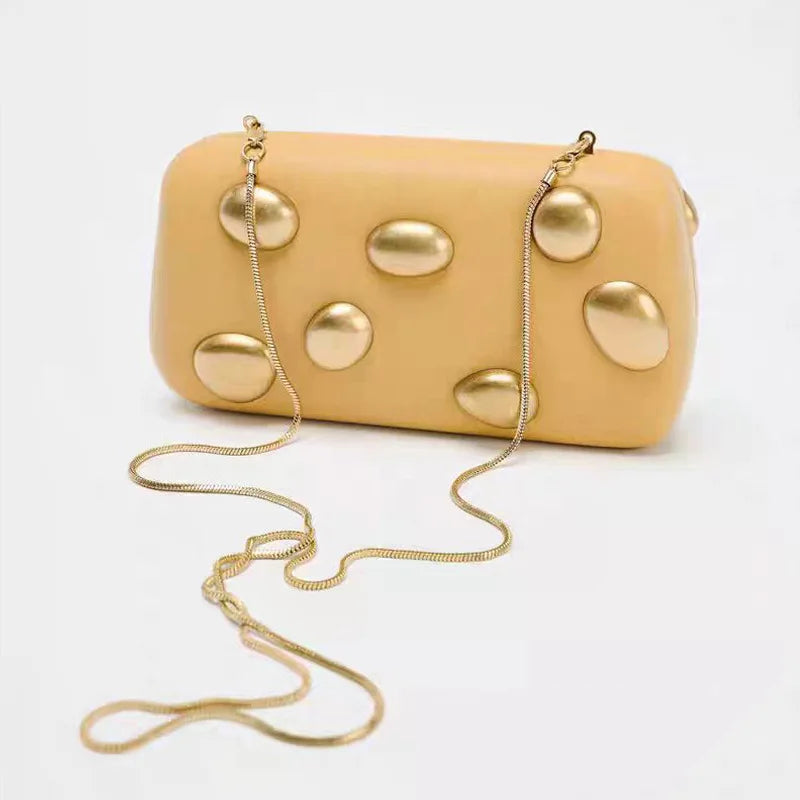 Bolsa Clutch Vintage com Bolhas e Corrente Dourada