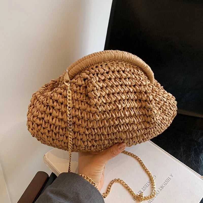 Bolsa Crossbody de Palha com Alça Dourada