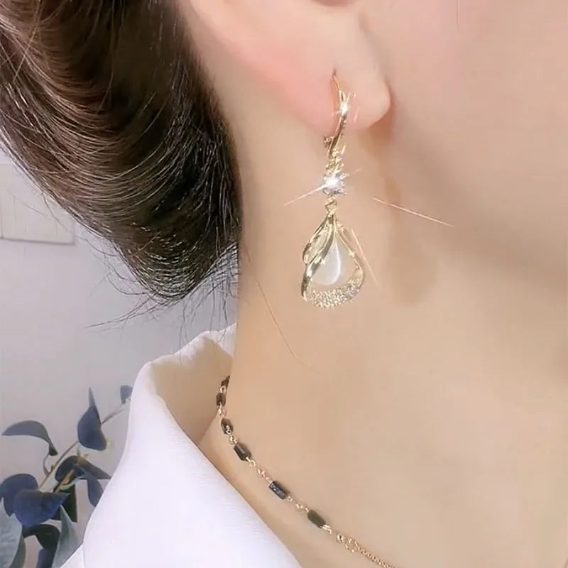 Brincos Luxuosos com Cristais e Zircão