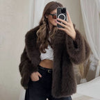 Casaco Feminino de Inverno em Couro Sintético com Gola Alta