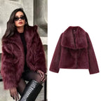 Casaco Feminino de Inverno em Couro Sintético com Gola Alta