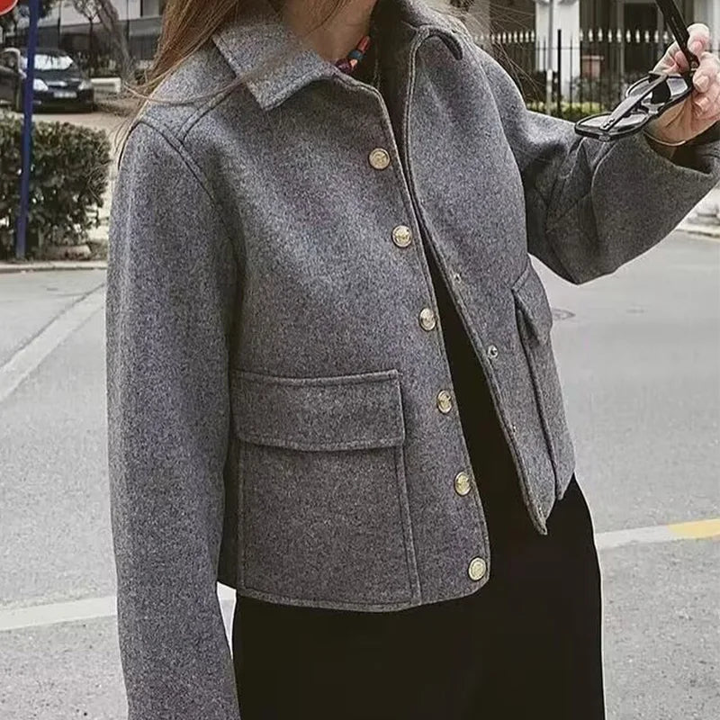 Casaco Feminino de Lã com Botões e Bolsos