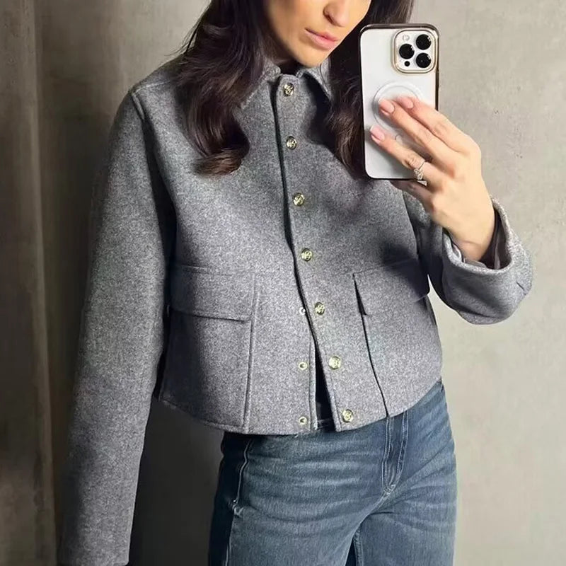 Casaco Feminino de Lã com Botões e Bolsos
