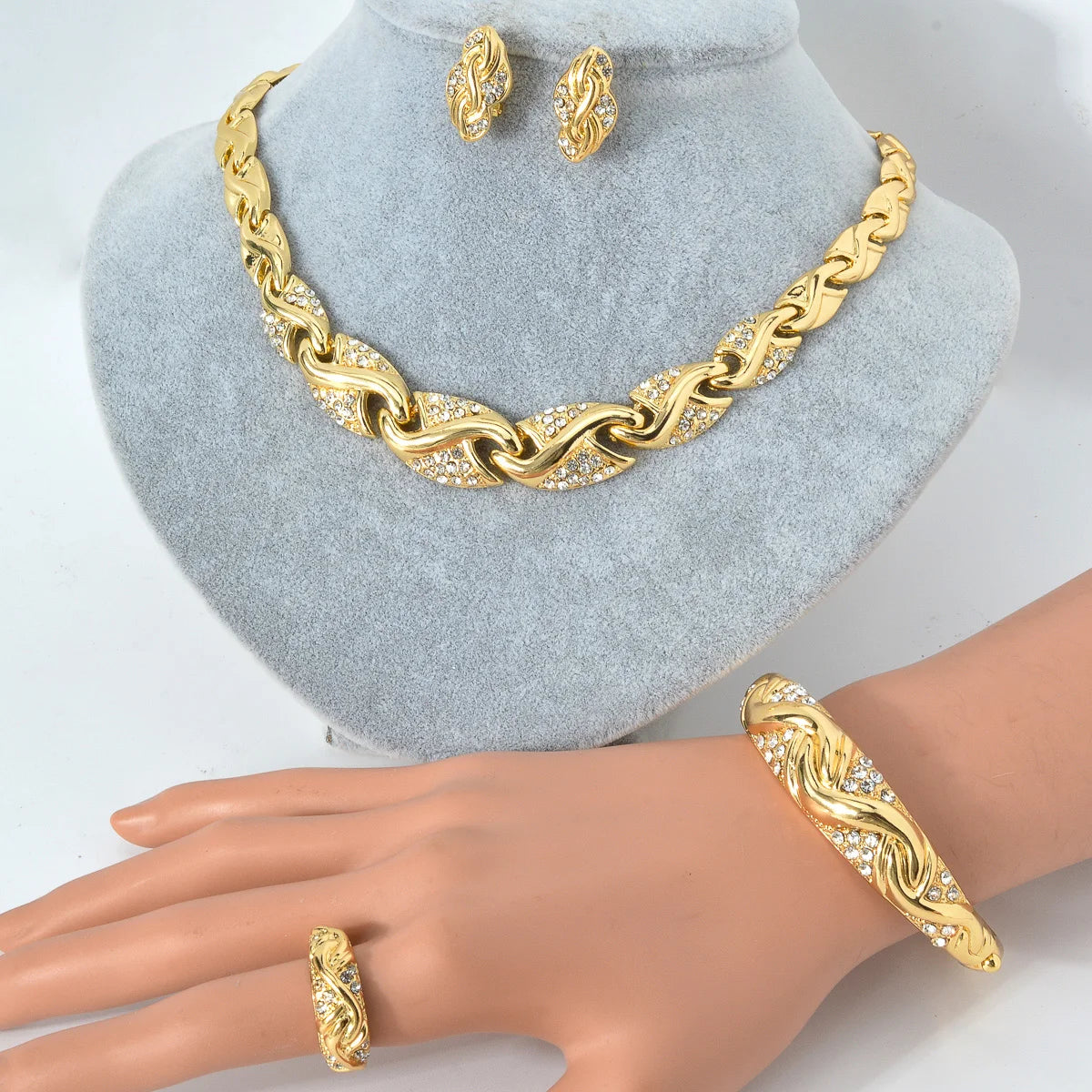 Conjunto Dourado Cravejado com Zircônia 1