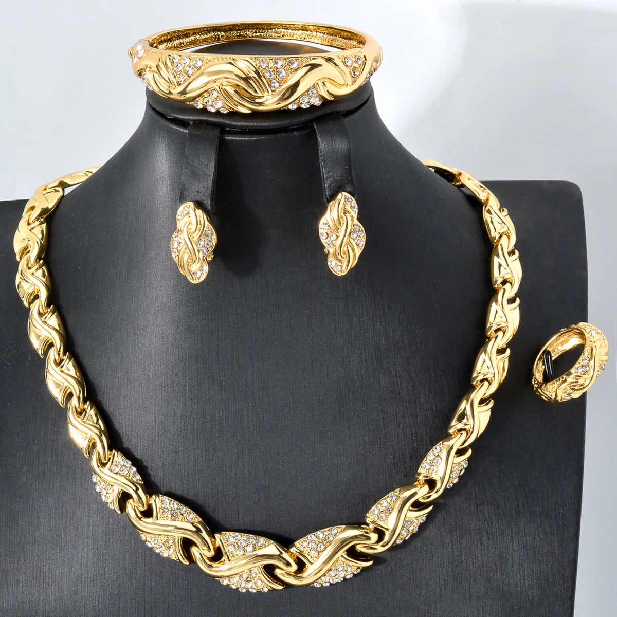 Conjunto Dourado Cravejado com Zircônia 2