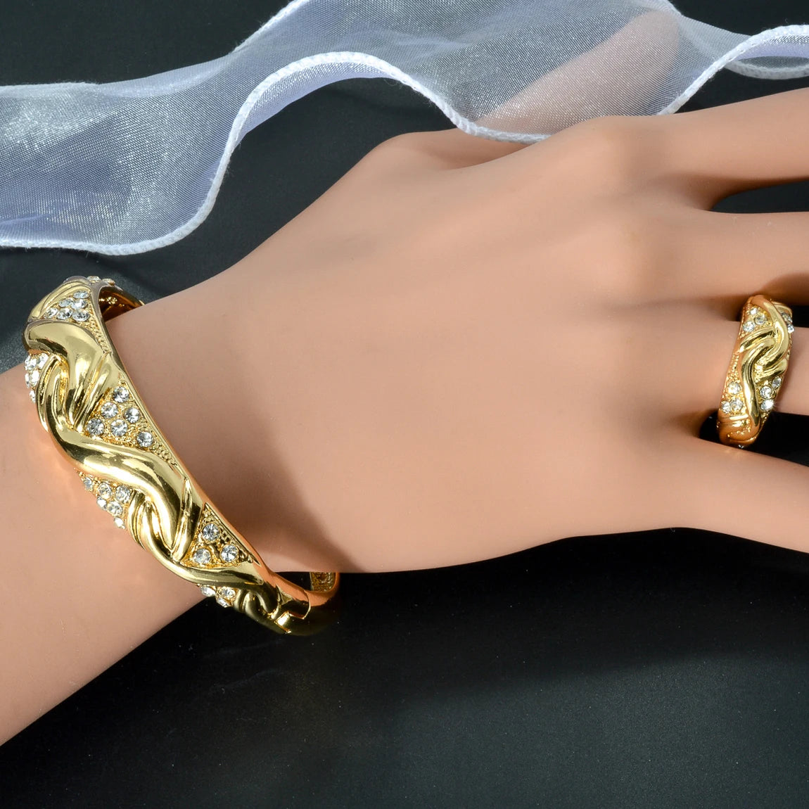 Conjunto Dourado Cravejado com Zircônia 3