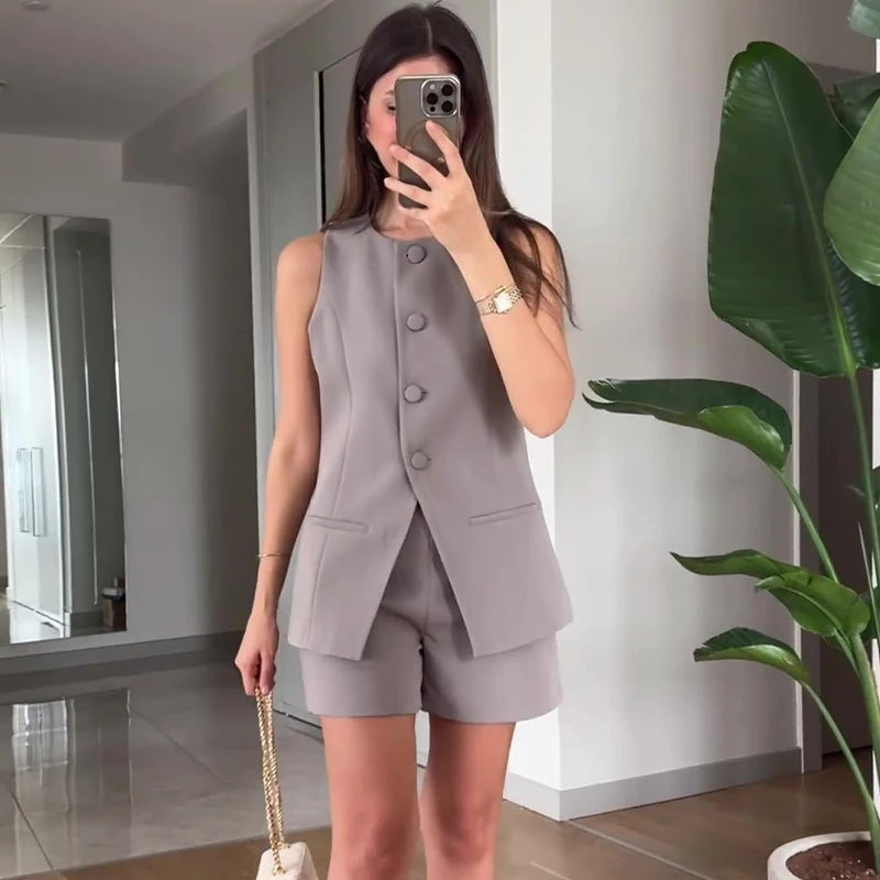 Conjunto Elegante de Colete e Shorts Sem Mangas