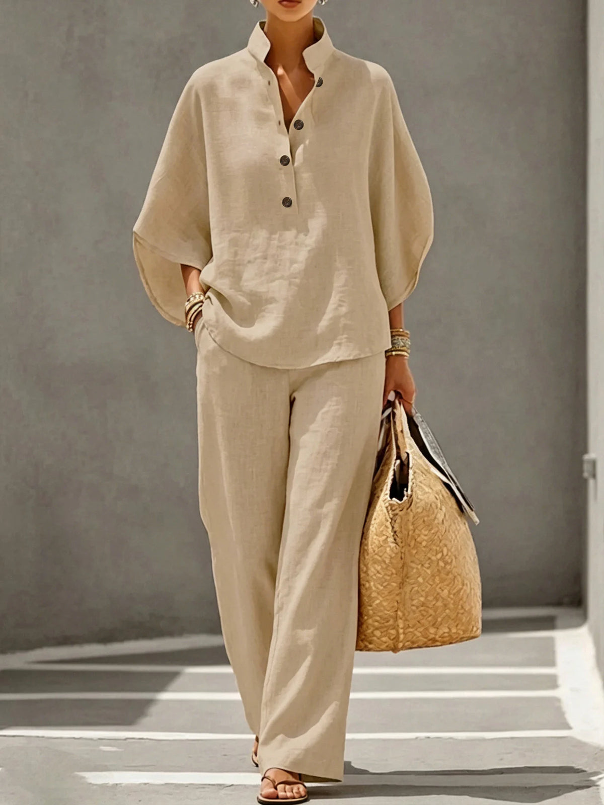 Conjunto Feminino Elegante com Blusa de Gola Alta e Calça Pantalona
