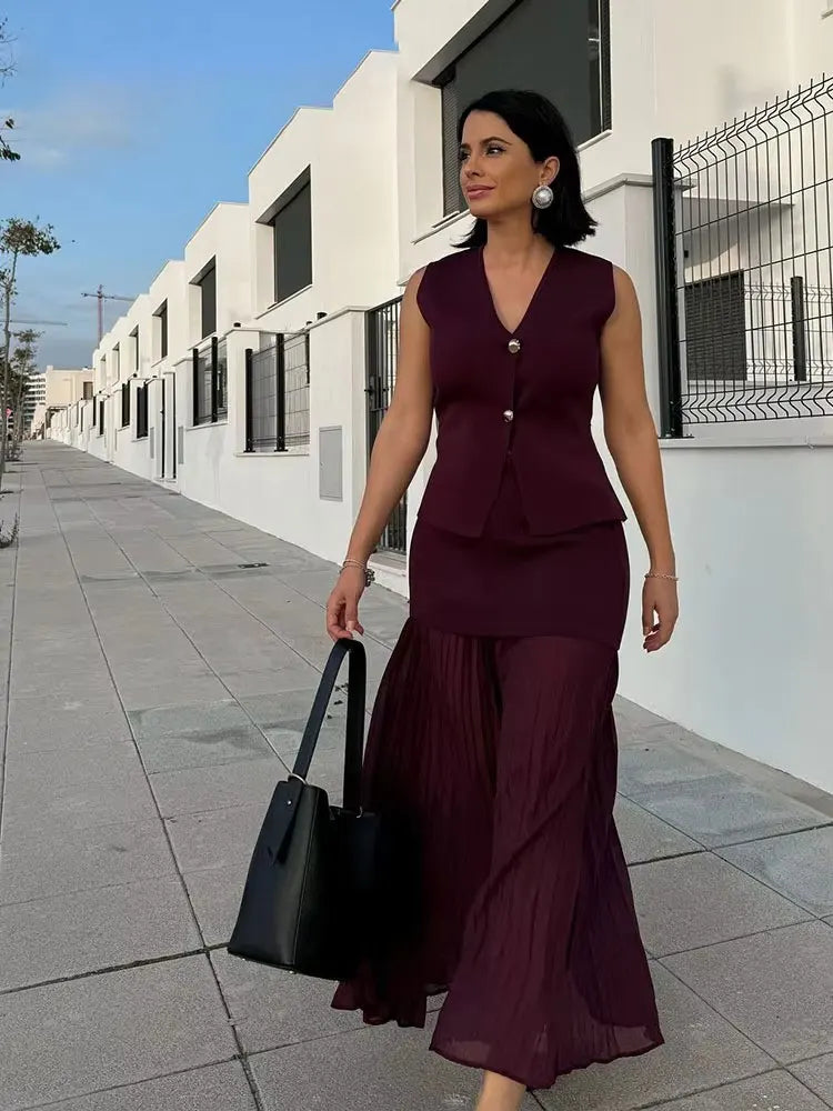 Conjunto Feminino com Colete e Saia Longa