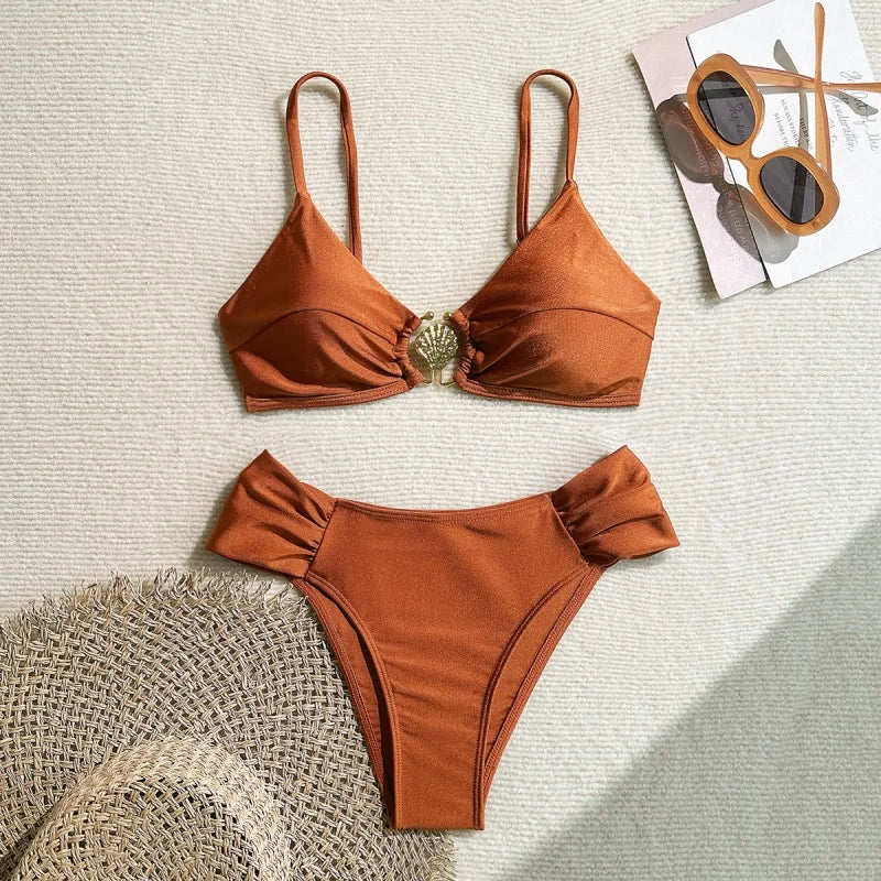 Conjunto de Biquíni Cintura Alta com Fivela Dourada