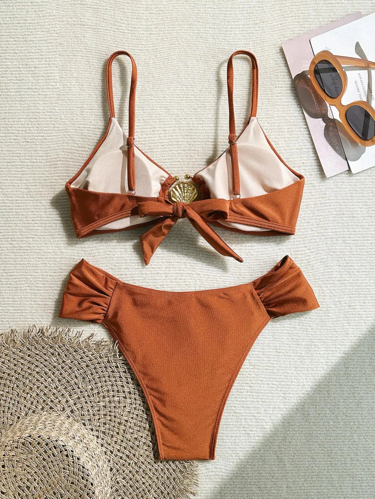 Conjunto de Biquíni Cintura Alta com Fivela Dourada