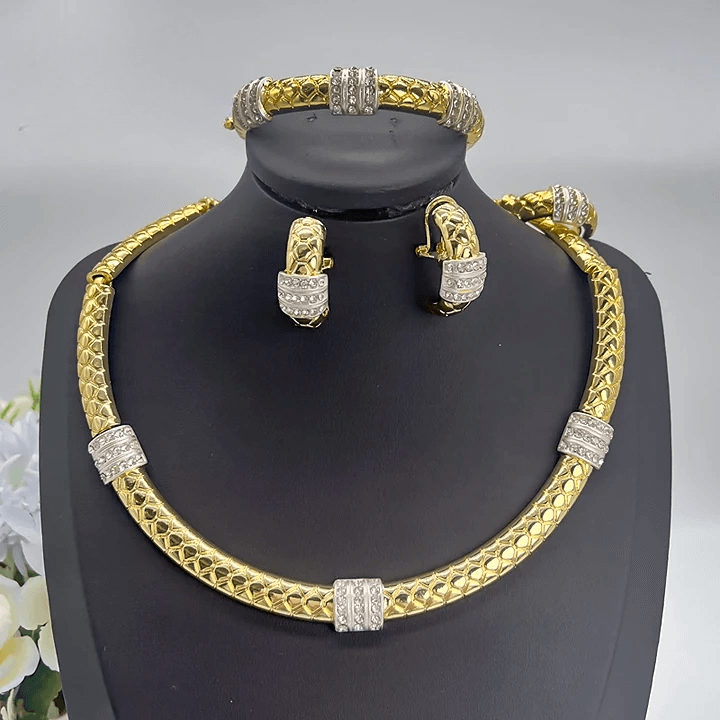 Conjunto de Joias Kit 4 Peças Detalhe em Prata Cravejado em Zircônia 1
