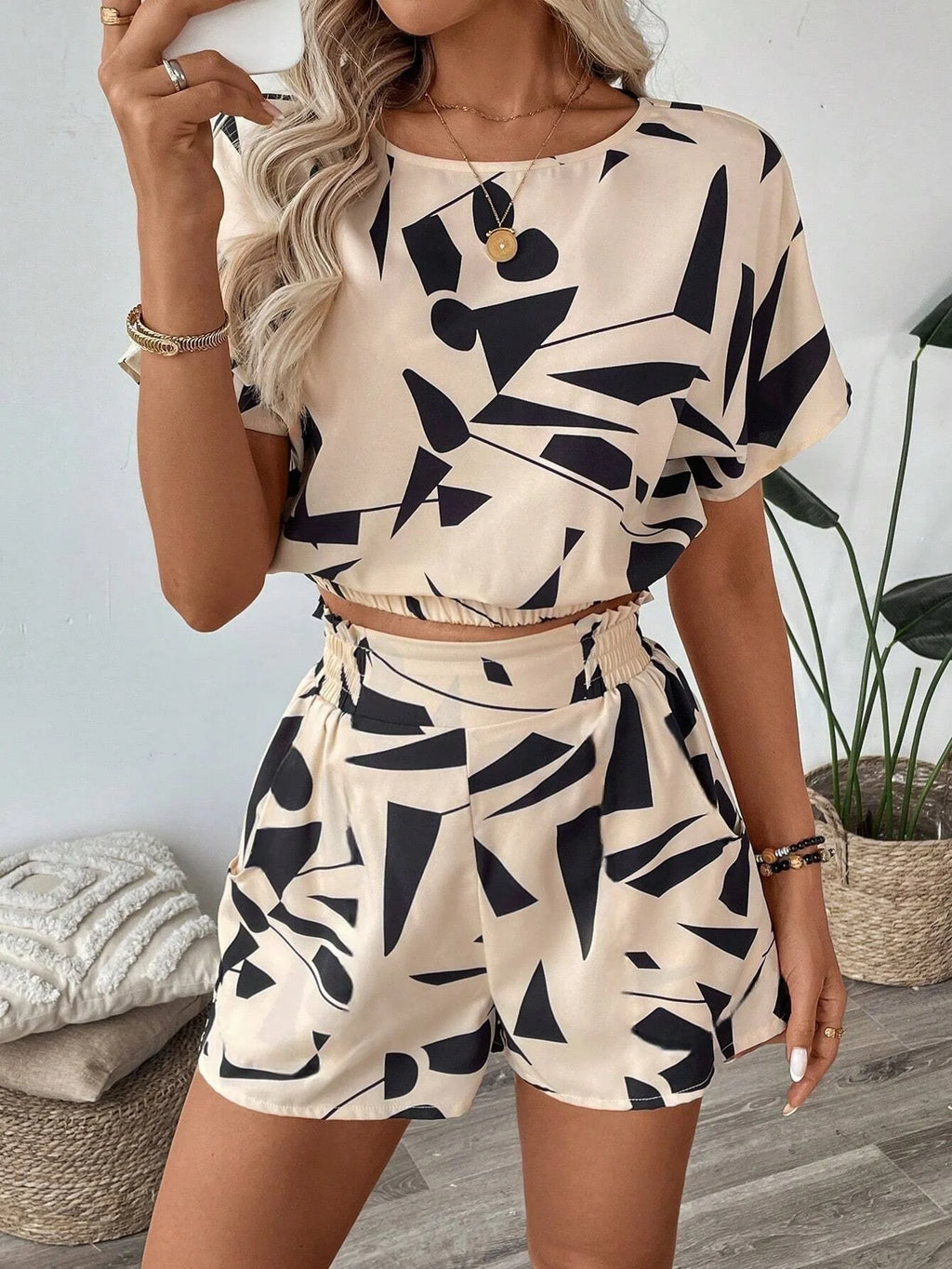 Conjunto feminino de verão com blusa e short estampado