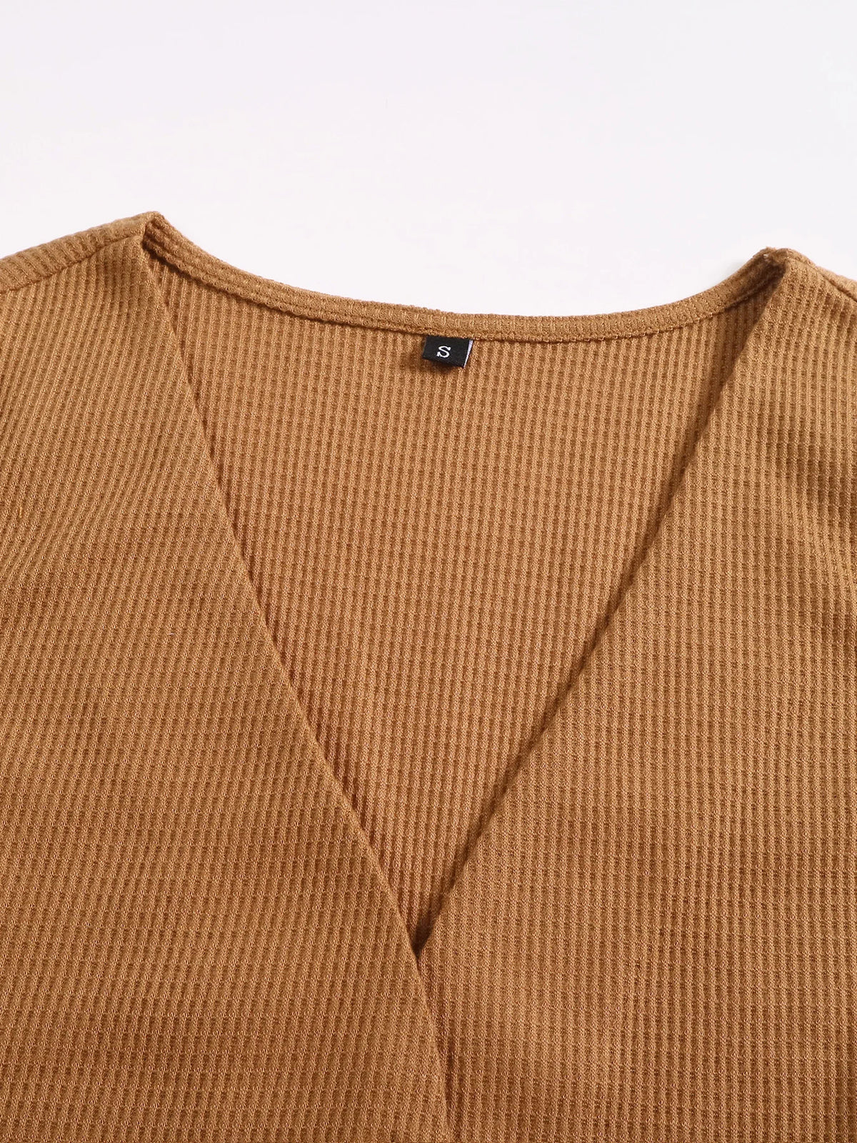 Conjunto feminino preto de tricot canelado com blusa cropped