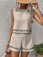 Detalhe da estampa floral do conjunto feminino