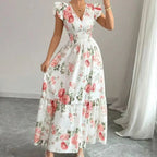 Detalhe da estampa floral do vestido feminino