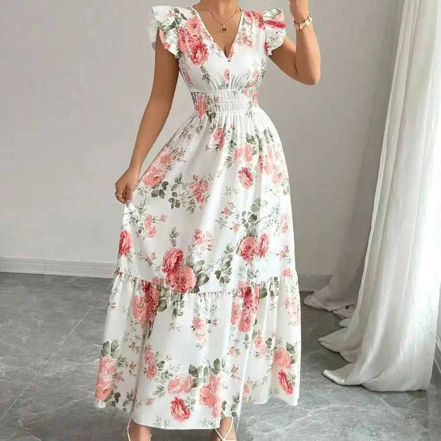 Detalhe da estampa floral do vestido feminino
