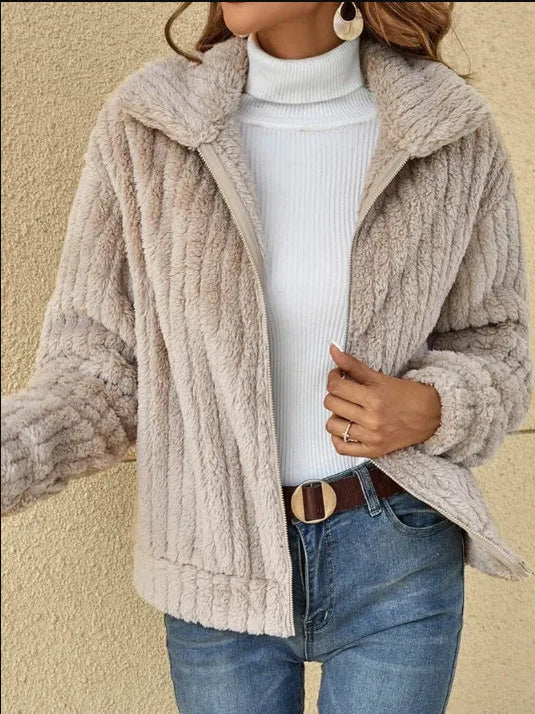 Jaqueta Teddy Casual com Gola Polo e Zíper
