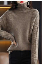 Pulôver Feminino Gola Alta Detalhe 3D