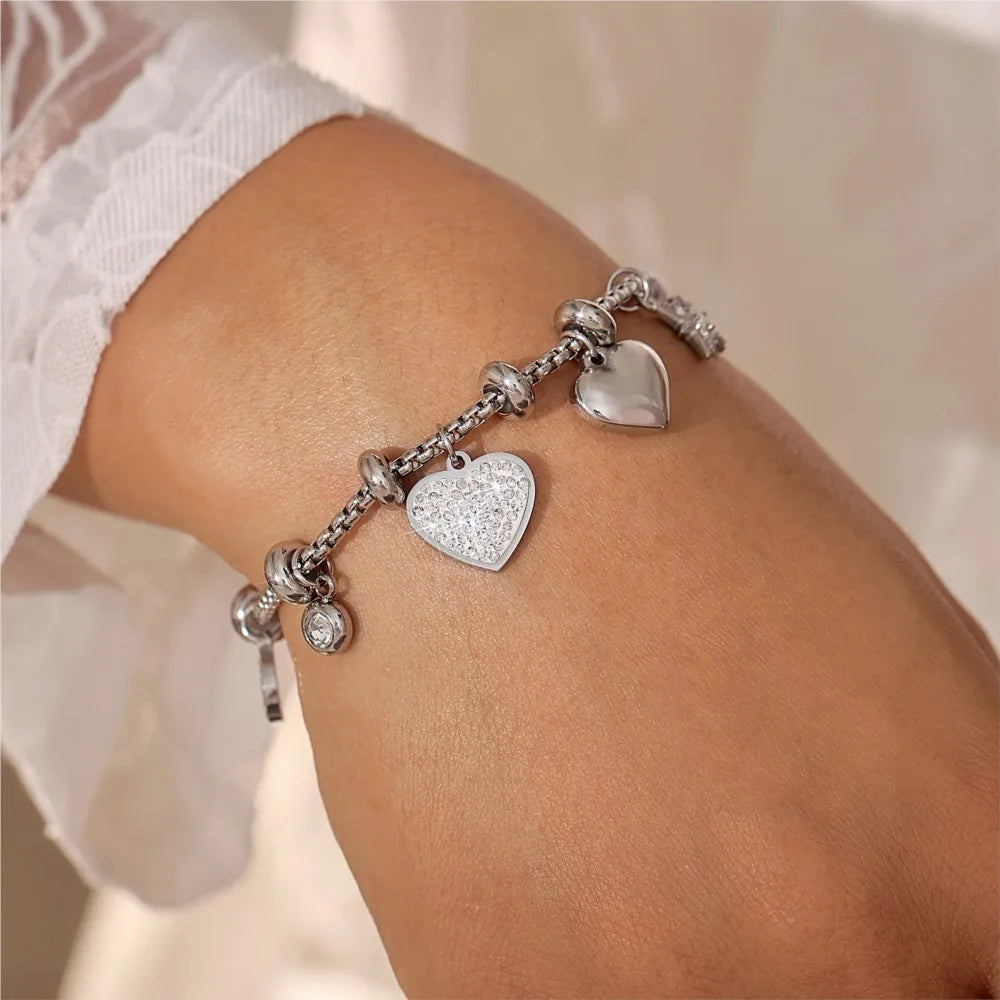 Pulseira Feminina com Vários Pingentes de Coração