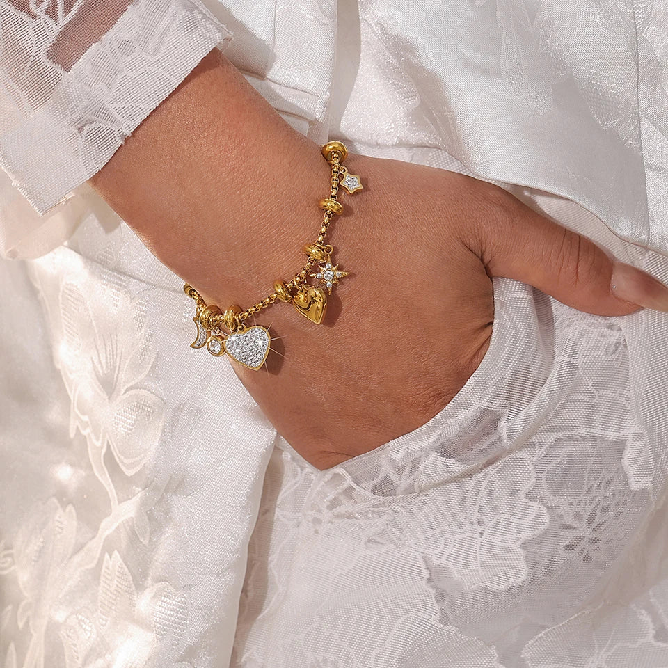 Pulseira Feminina com Vários Pingentes de Coração