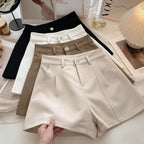 Short Feminino de Alfaiataria Soltinho com Bolsos