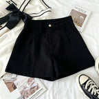 Short Feminino de Alfaiataria Soltinho com Bolsos Preto