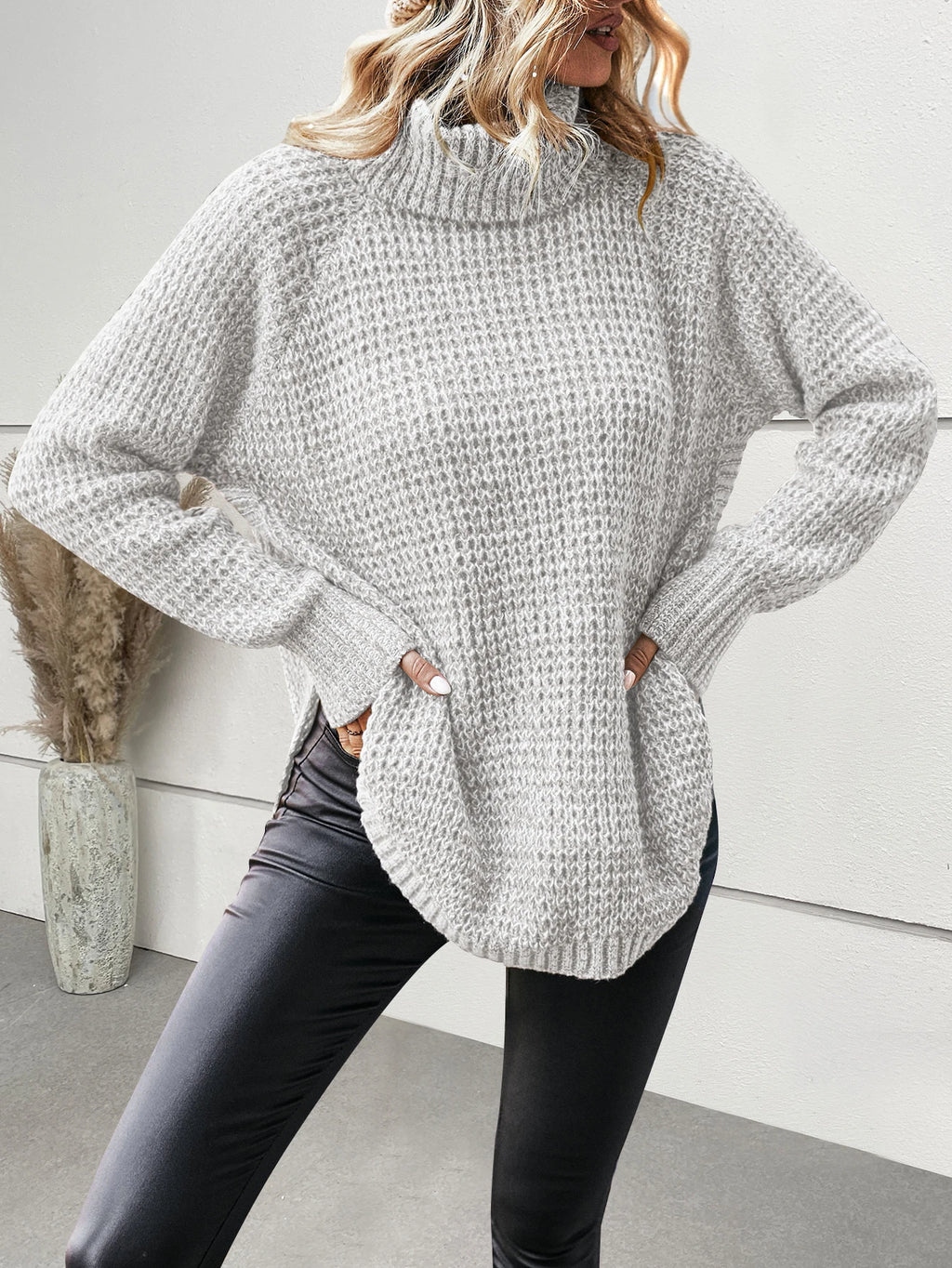 Suéter Oversized de Gola Alta com Fenda Lateral