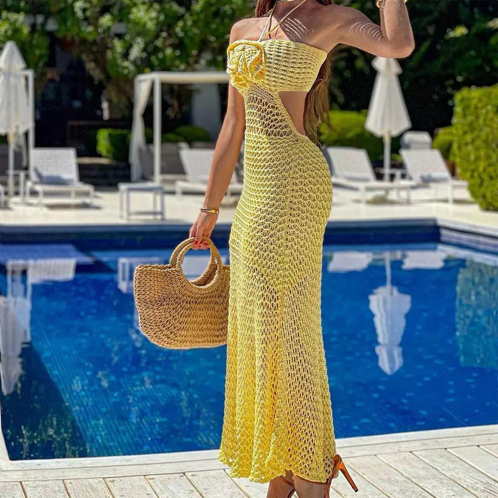Vestido Croche Longo com Recorte e Flor 3D