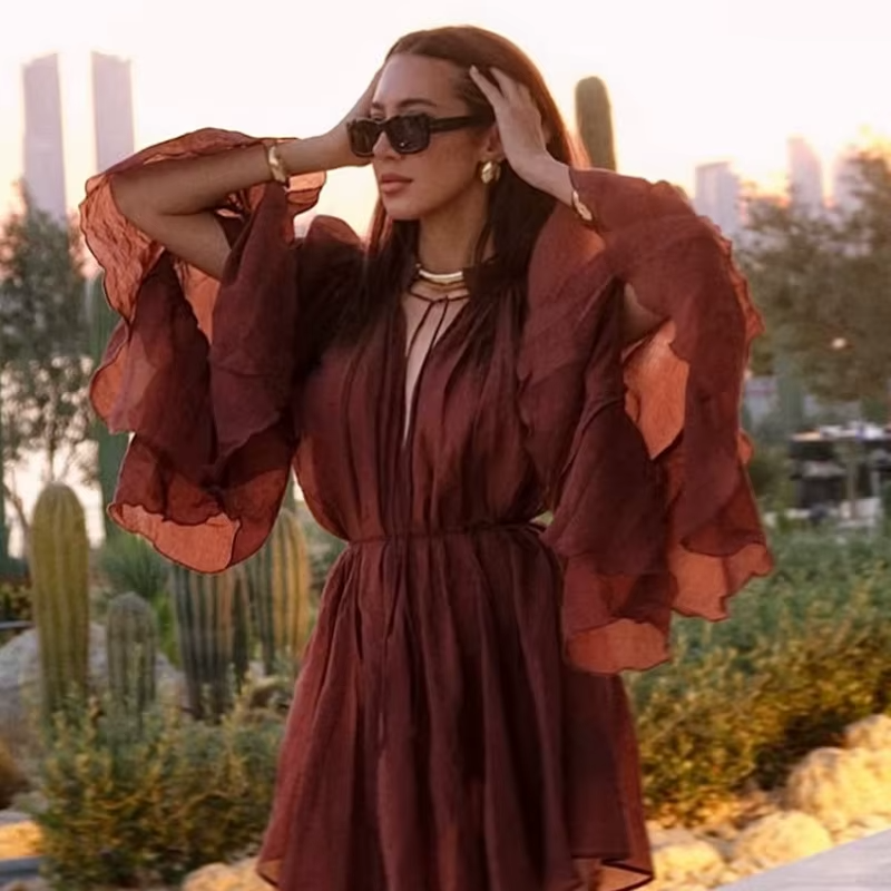 Vestido Feminino Mini Marrom com Babados e Rendas