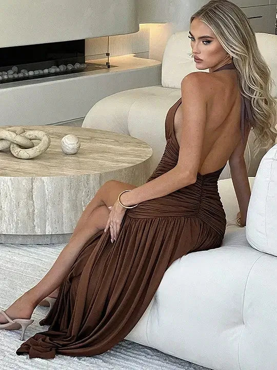 Vestido Longo Halter Sem Costas com Fenda Lateral