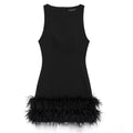 Vestido Preto Elegante com Penas