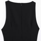 Vestido Preto Elegante com Penas