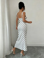 Vestido branco feminino com estampa de poá
