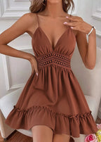 Vestido chocolate feminino com decote V e alças finas