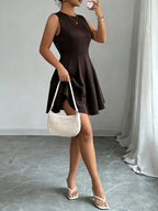 Vestido curto chocolate sem mangas