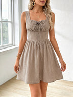 Vestido curto xadrez feminino com decote V