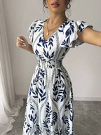 Vestido estampado feminino com cintura marcada